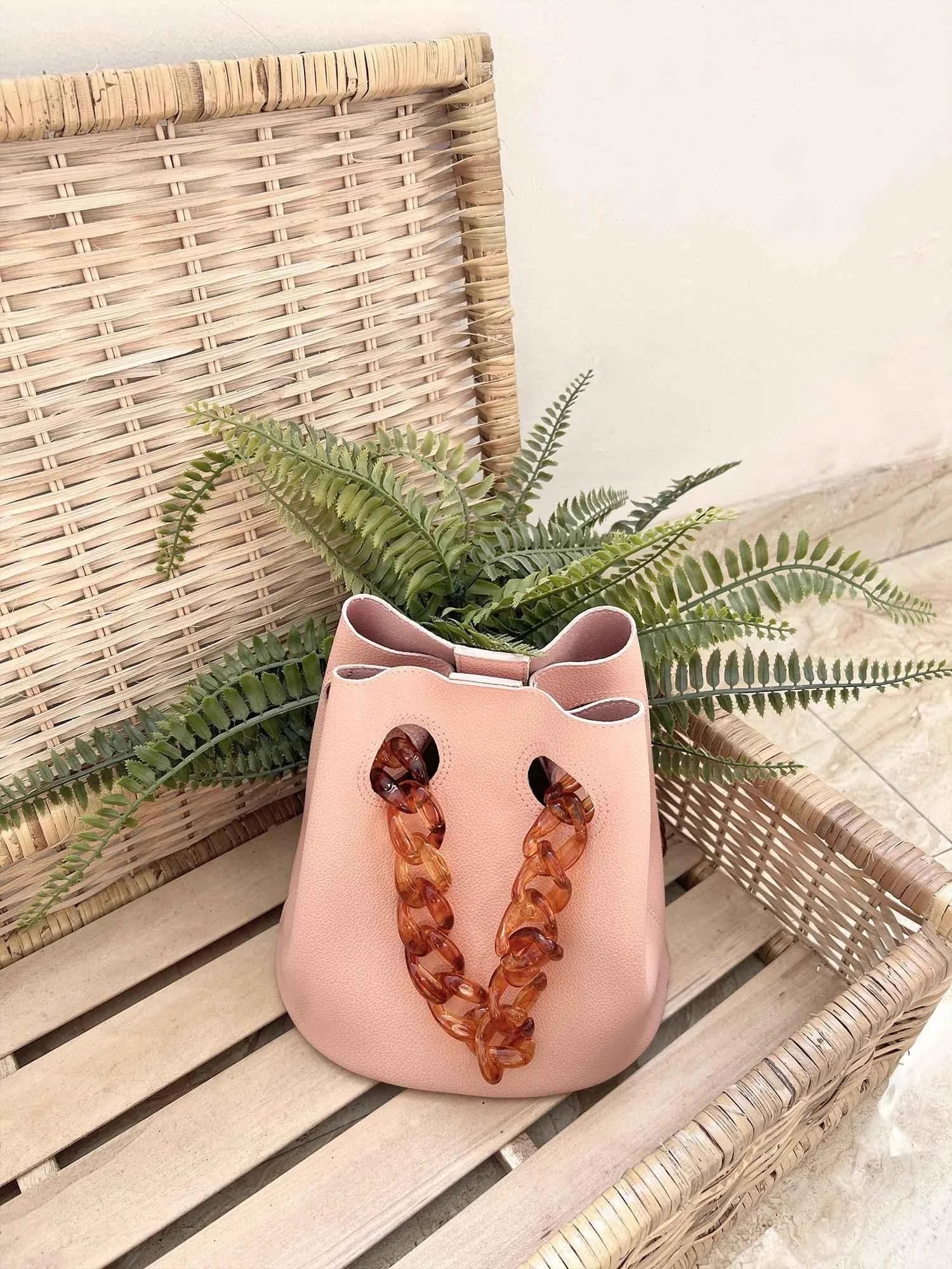 Chaine Bucket Bag Pink