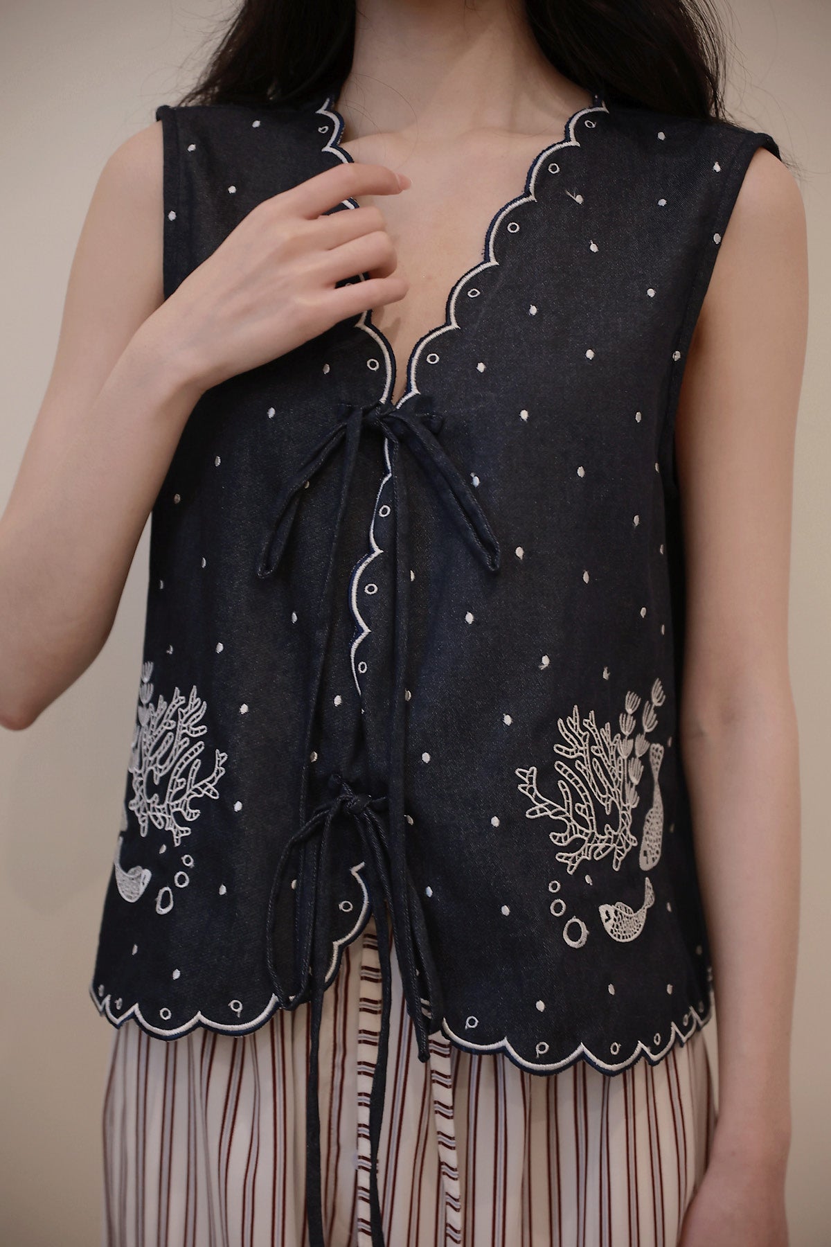 Pica Embroidered Top Dark Denim - White