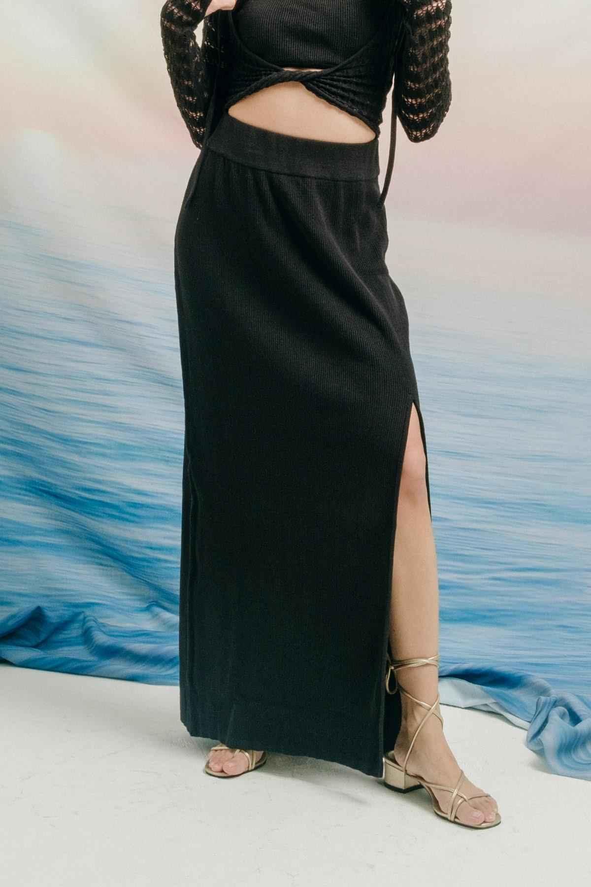 Adele Long Knitted Skirt Black - EESOME