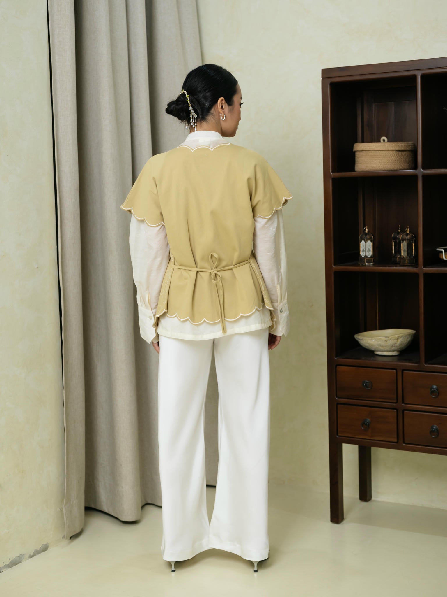 Pony Embro Vest Khaki Pearl