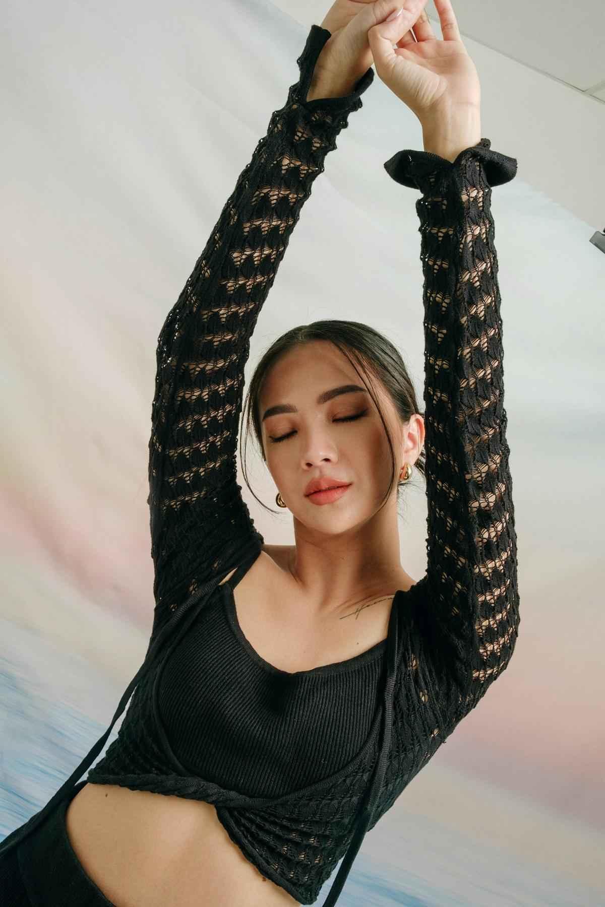 Mesha Open Knitted Top Black - EESOME