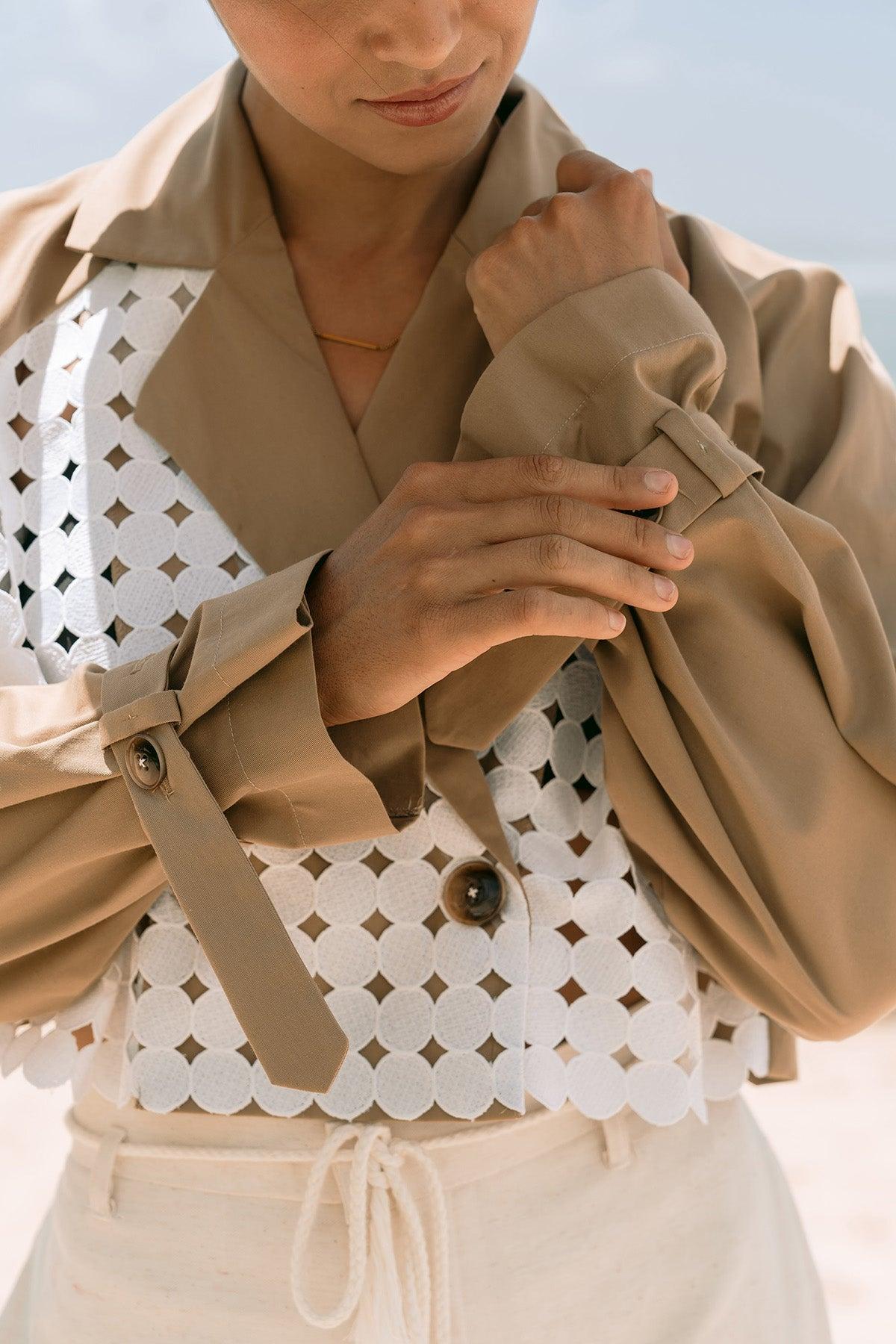 Petra Outer Khaki-White - EESOME