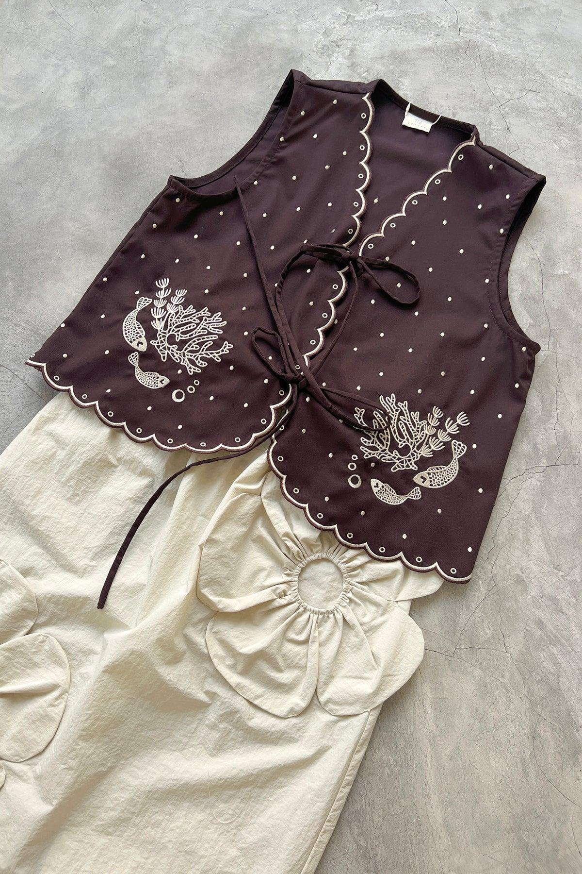 Pica Embroidered Top Brown Ecru - EESOME