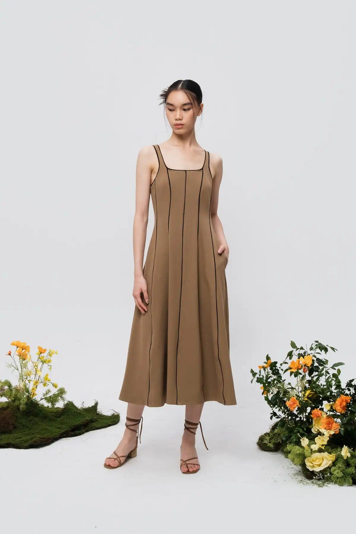 Thalia Dress Camel/Black - EESOME