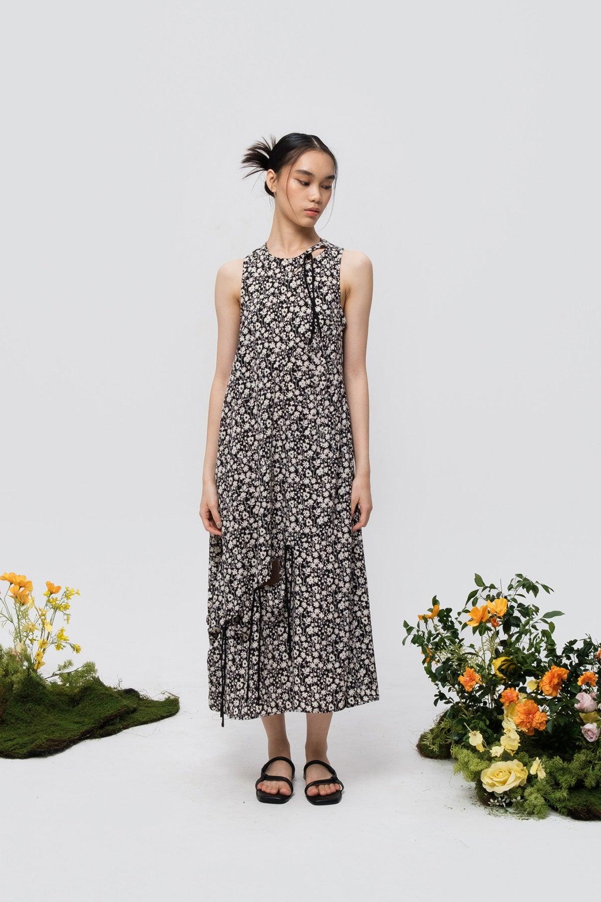 Twister Dress All Black Floral - EESOME