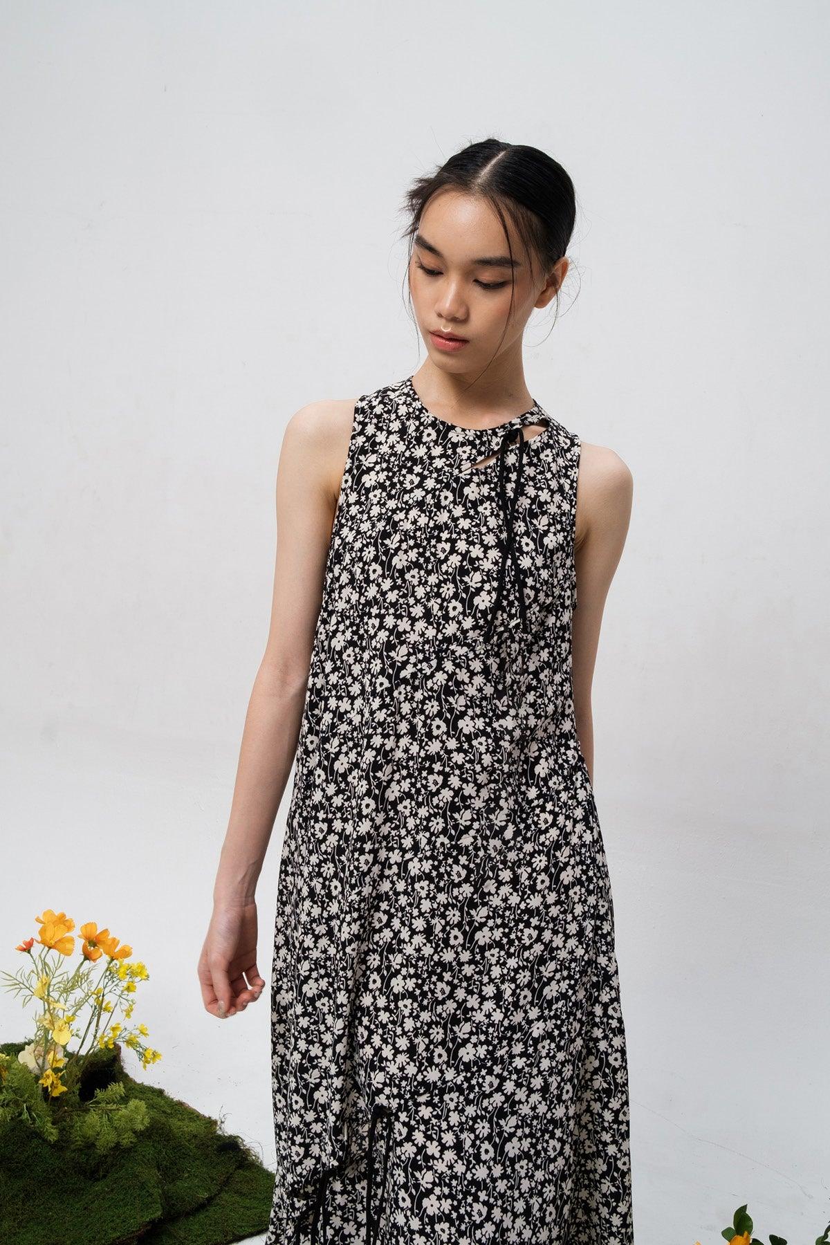 Twister Dress All Black Floral - EESOME