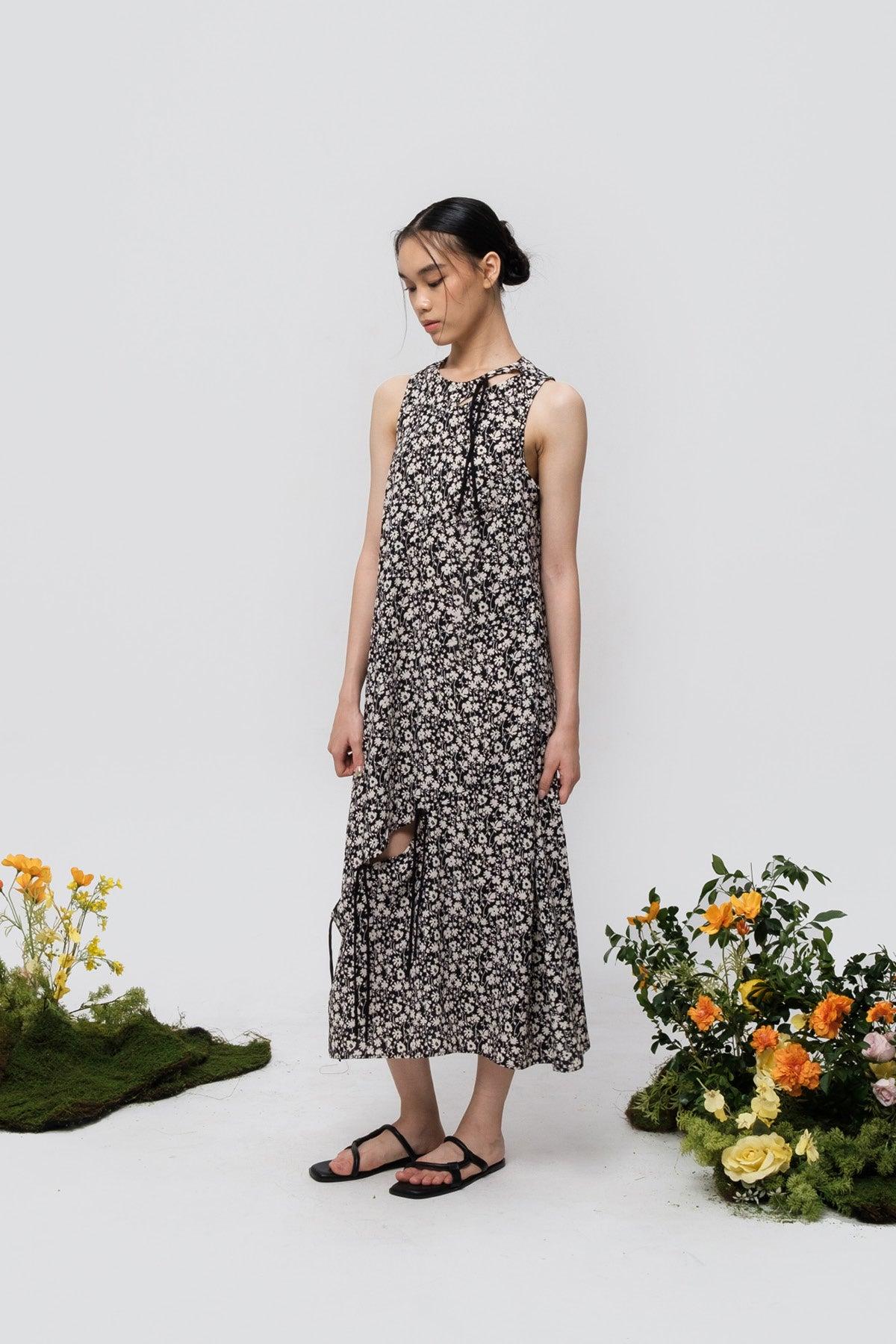 Twister Dress All Black Floral - EESOME