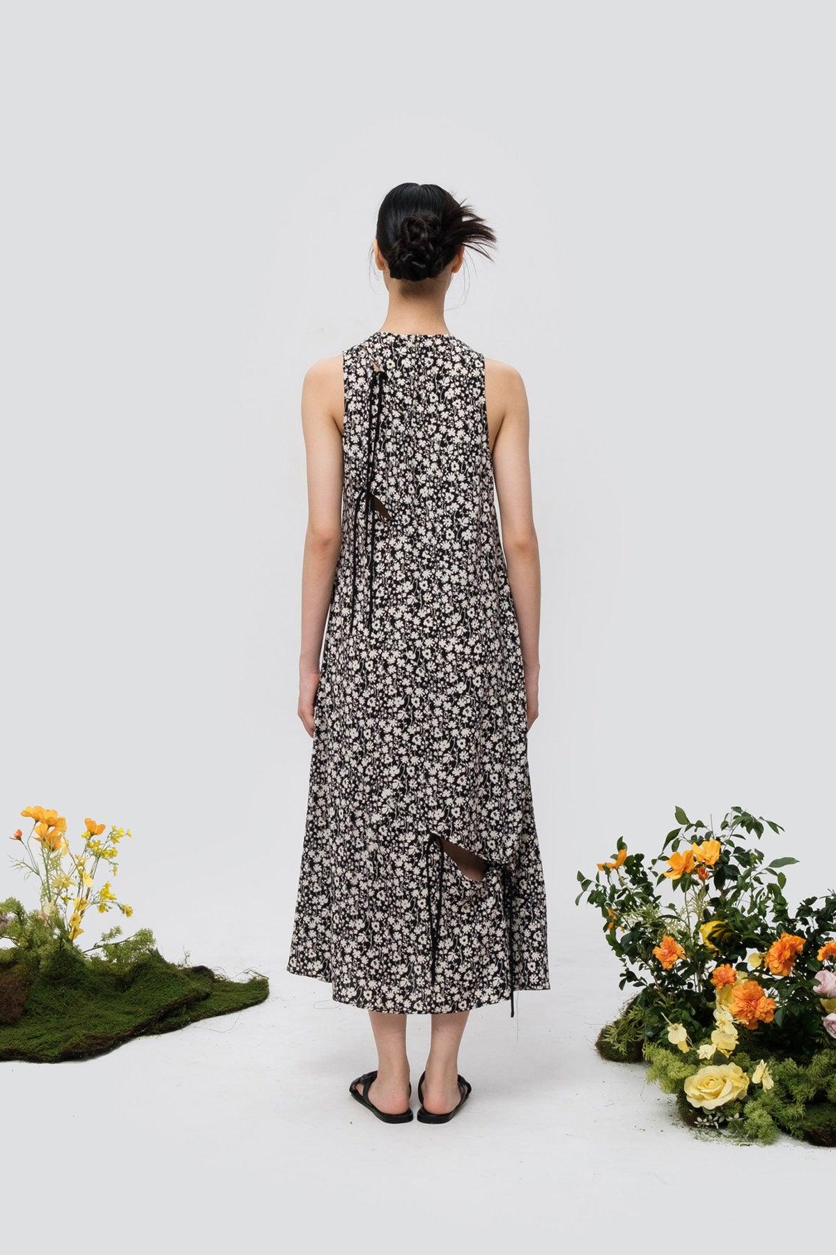 Twister Dress All Black Floral - EESOME