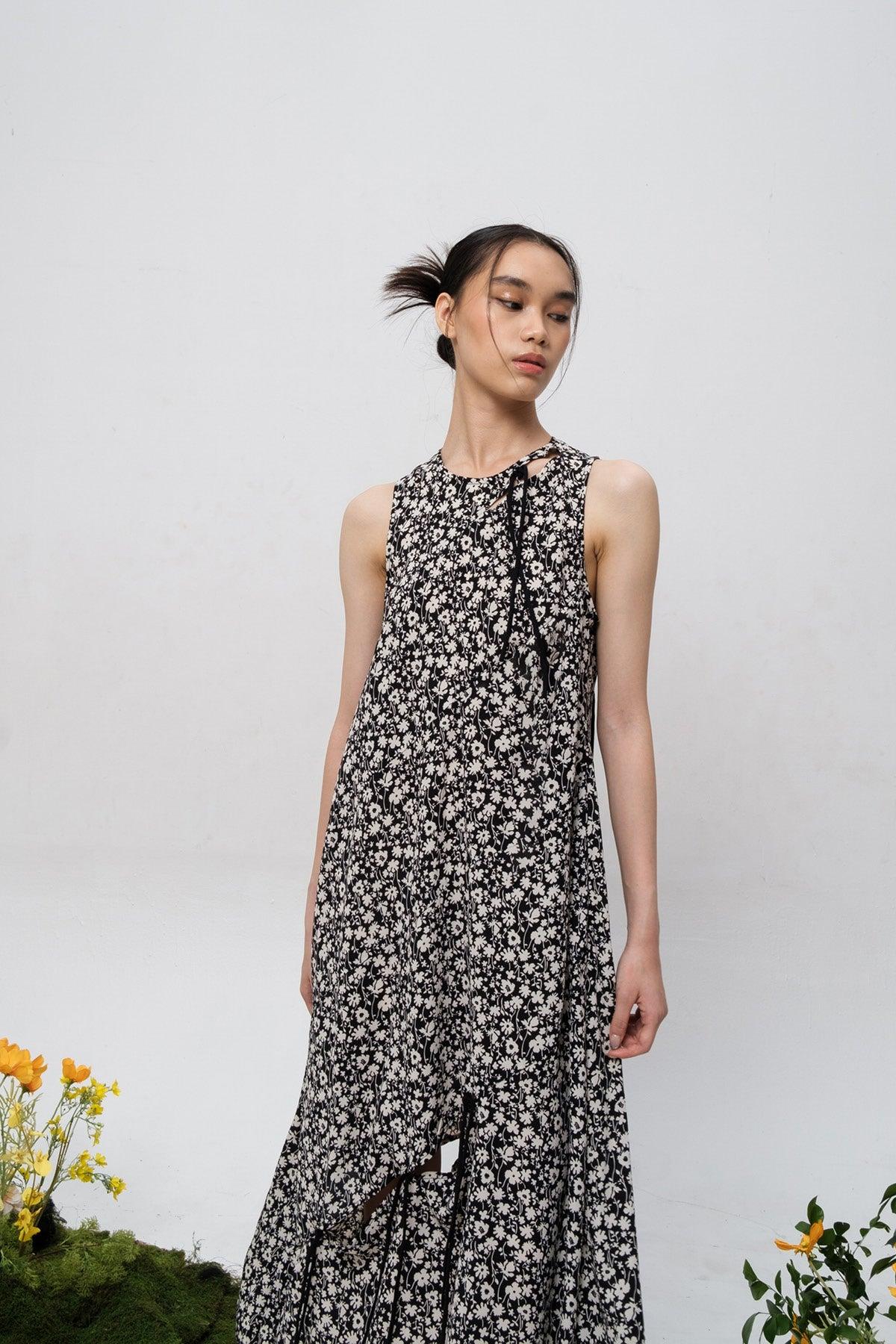Twister Dress All Black Floral - EESOME