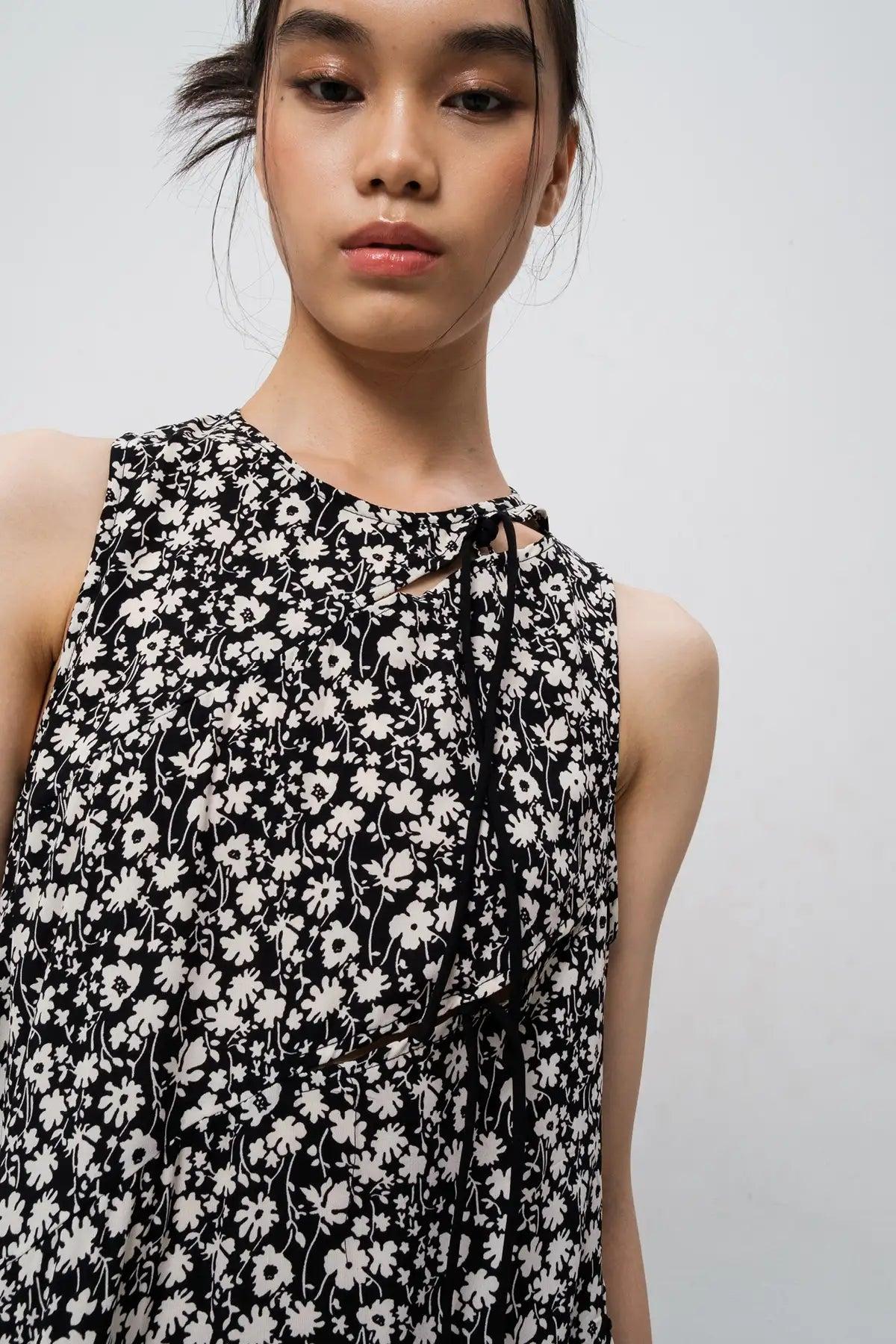 Twister Dress All Black Floral - EESOME