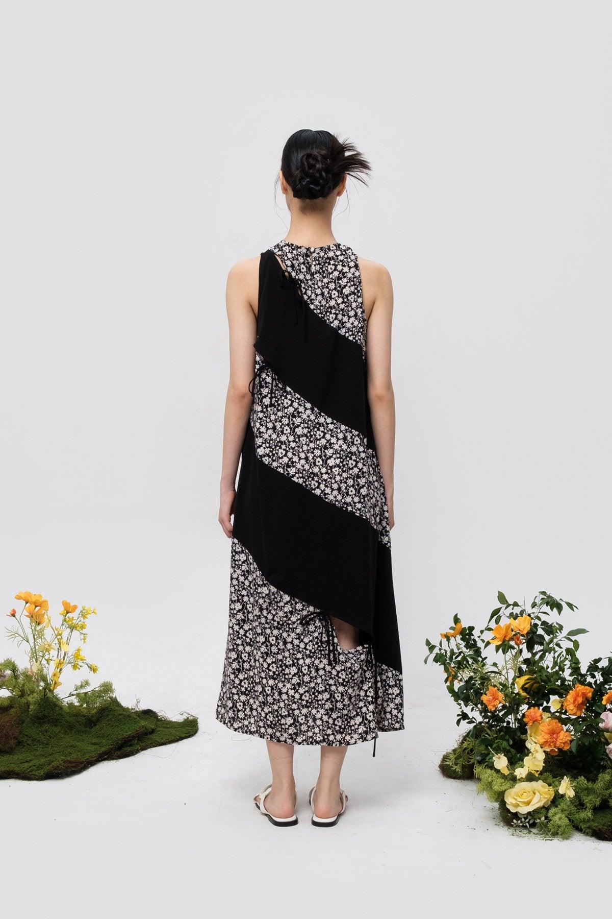 Twister Dress Black/Black Floral - EESOME