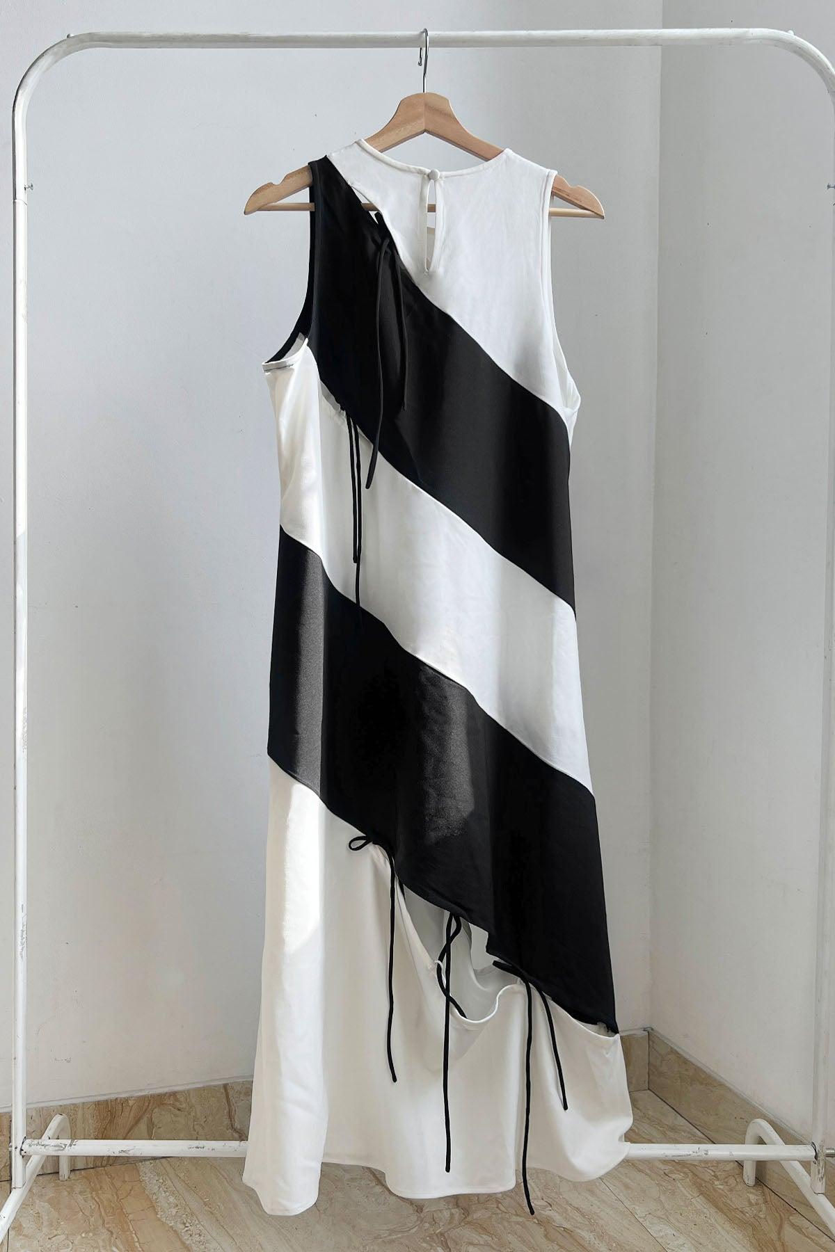Twister Dress Black/White Stripes - EESOME