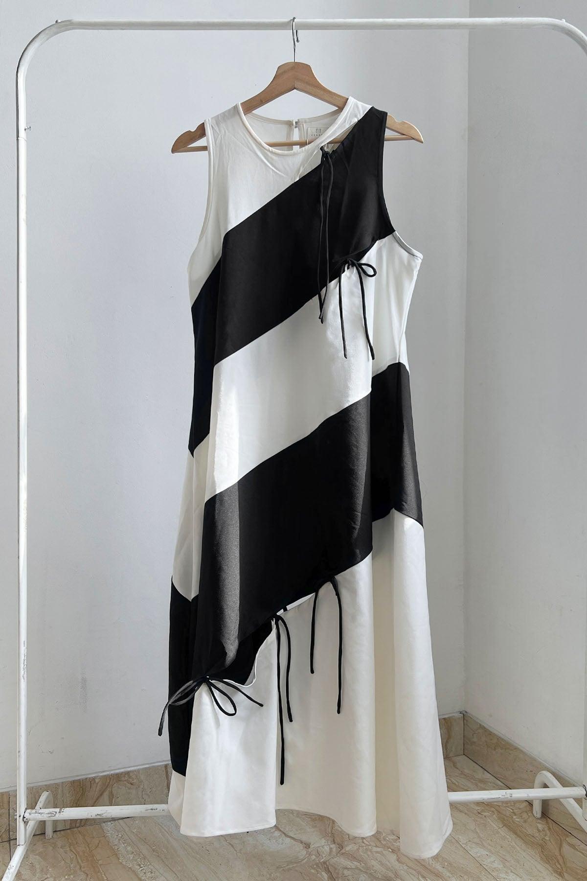 Twister Dress Black/White Stripes - EESOME